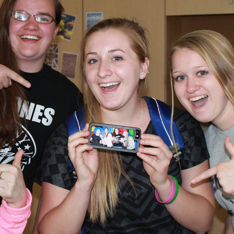 girls showing off their photobooth photo