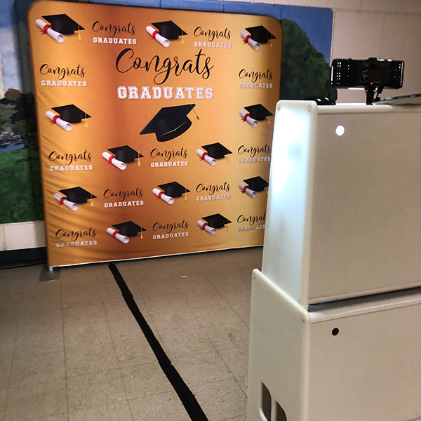 23′ Burlington High Photo Booth 72x600x600